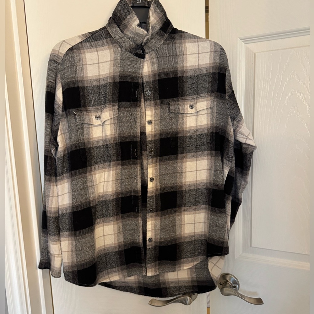 Old navy boyfriend flannel. Womens size small. Black and white plaid